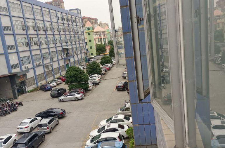 繁华地段工业园区，周边配套齐全，易招工，现成装修，低价出租