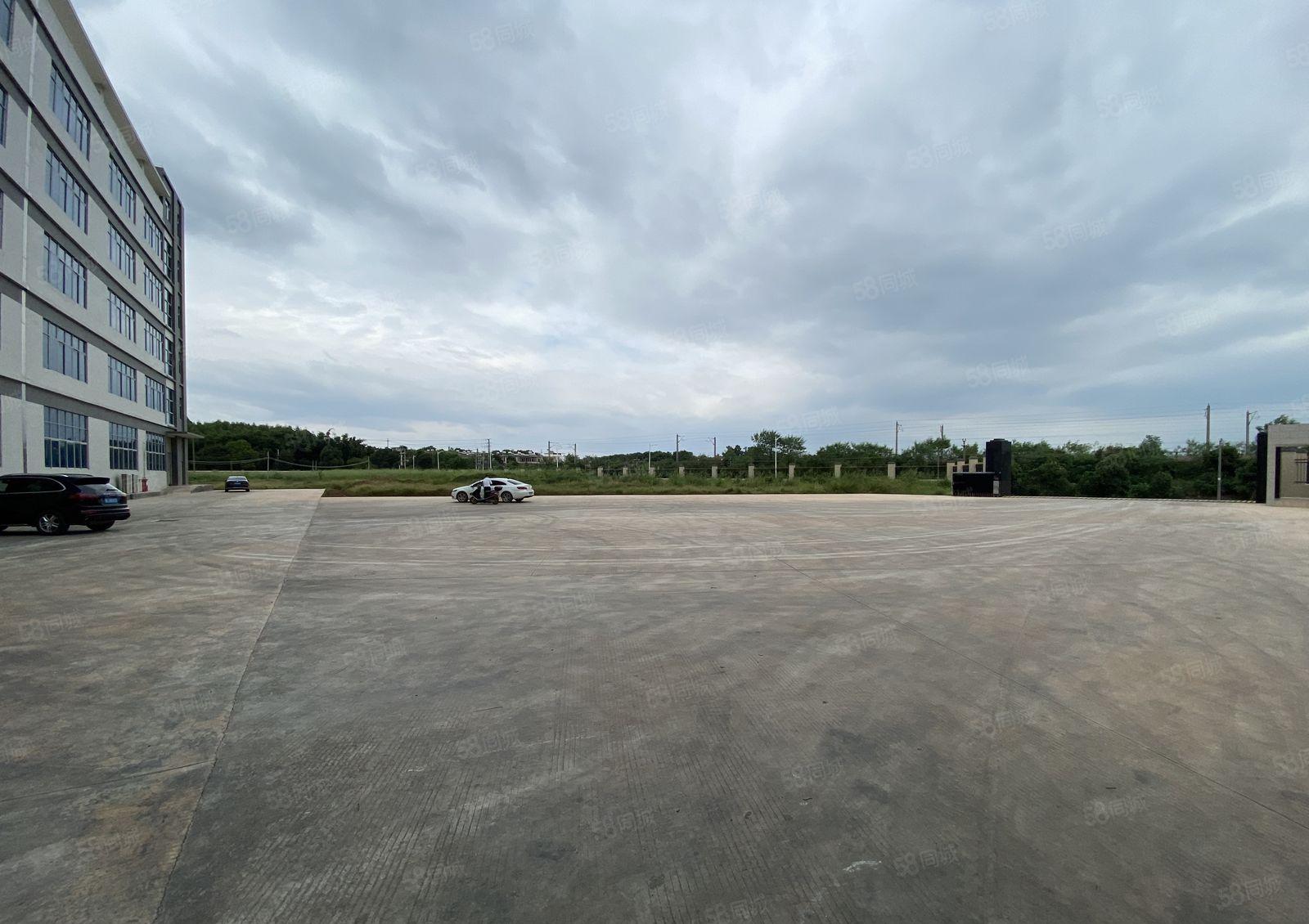 独院标准厂房低价出租，带红本可办环评空地大