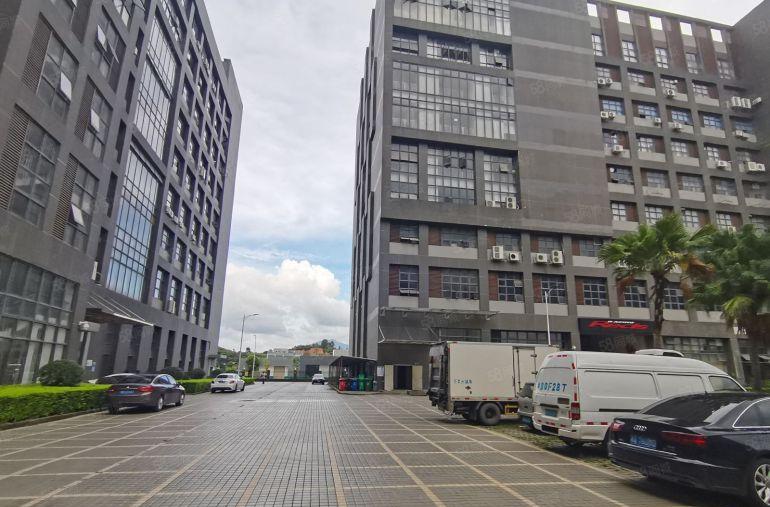 博罗石湾附近工业区带装修原房东红本独栋厂房出租大小可分租