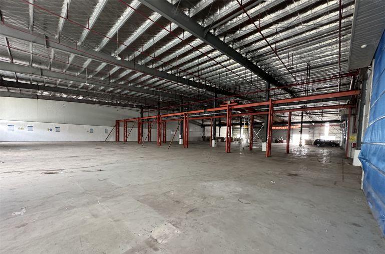 东莞附近带现成行车8米钢构厂房低价充足原房东有红本可分租龙溪