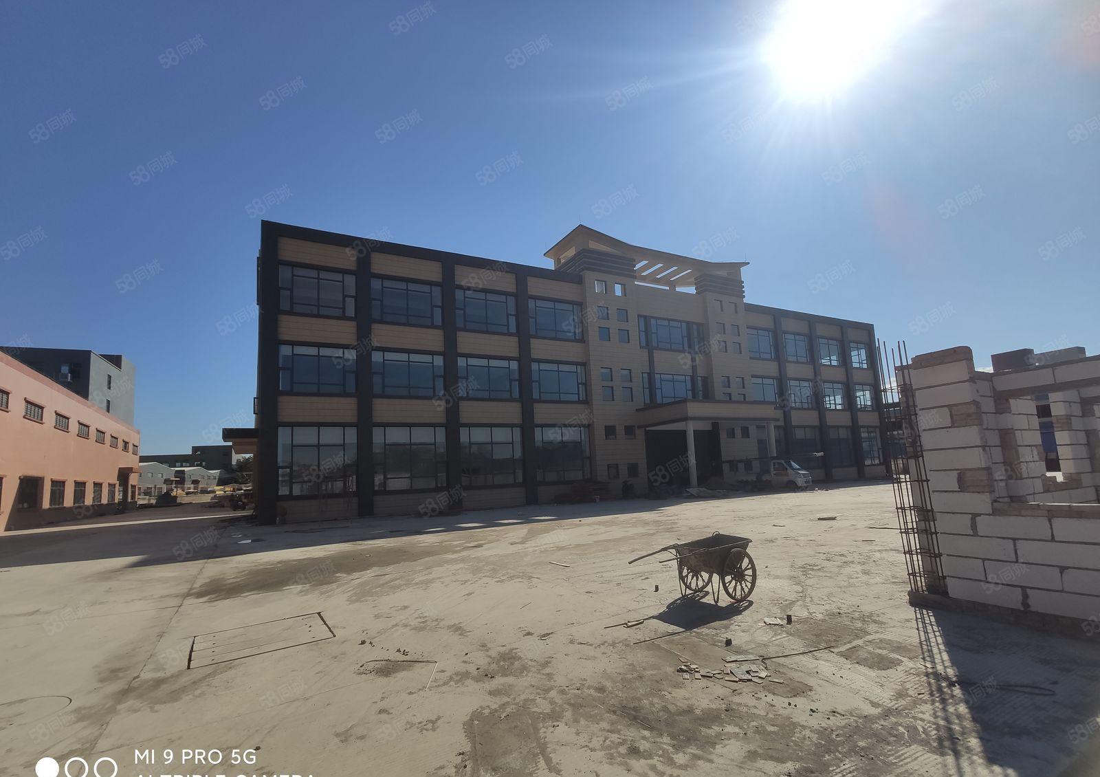 全新砖墙到顶单一层，周围无居民，国土证，交通方便。