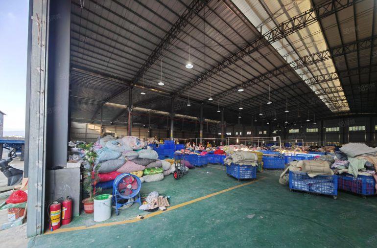 园洲衣服塑胶类看过来4200平 带装修 水电齐 可架行车