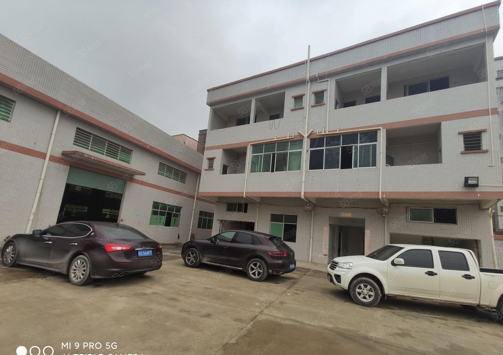 石湾镇新出砖墙到顶经典小独院单一层，证件齐全。