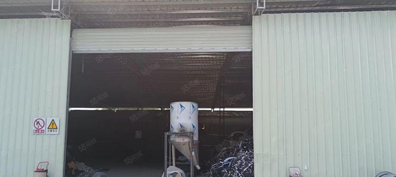 靠山边偏僻小独院铁皮房1300平 空地1500 大车可进出