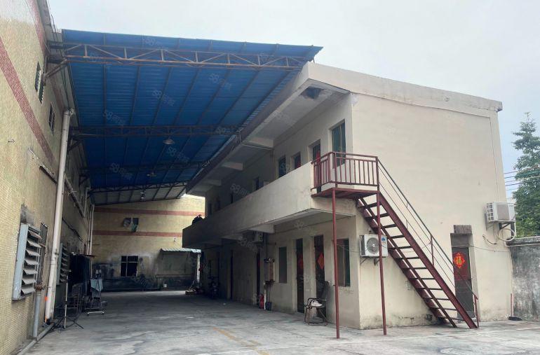 园洲镇上南村委砖墙到顶单一层独门独院厂房低价出租，超大空地