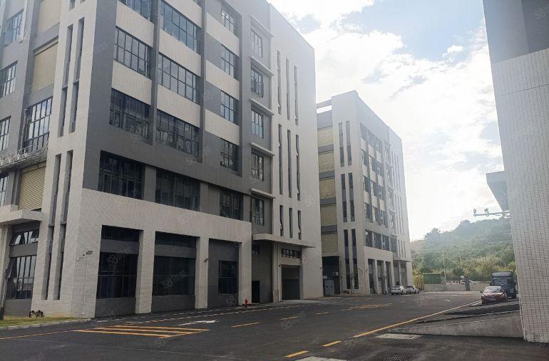 经典独门独院，近高速路口，水电全通好招工，半年免租