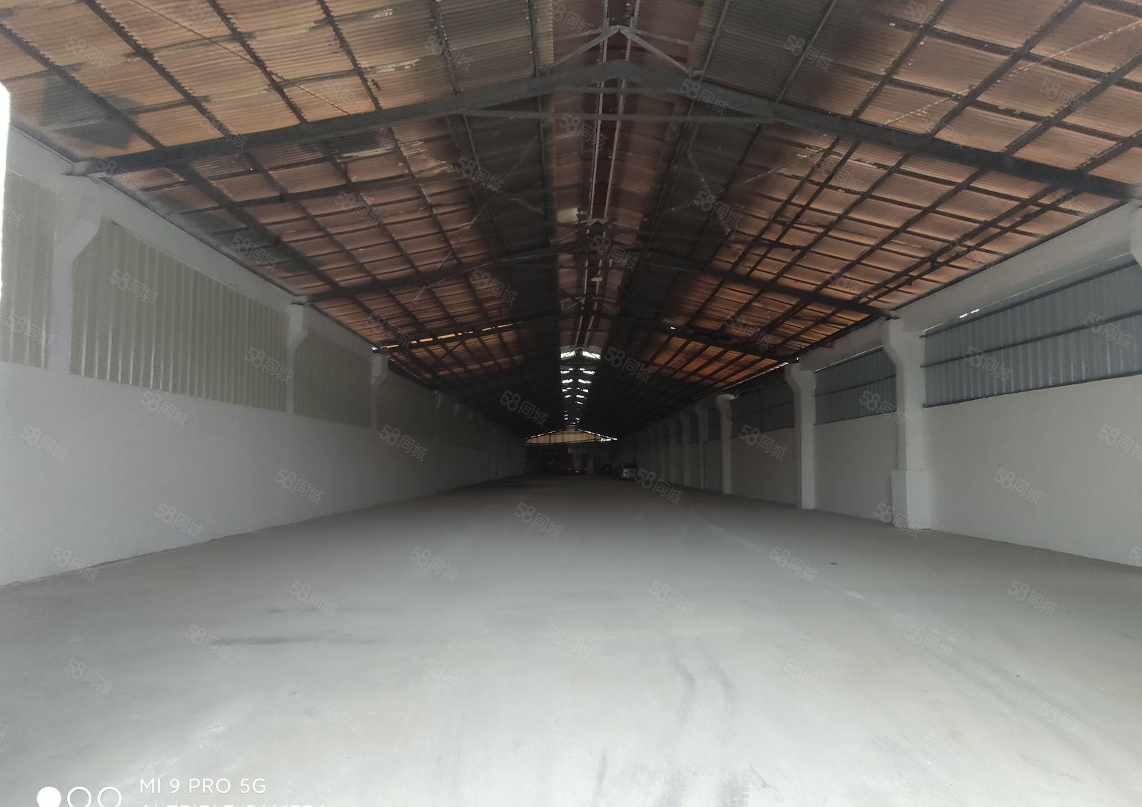 石湾镇新出滴水9米单一层厂房出租，有天然气，红本证件。