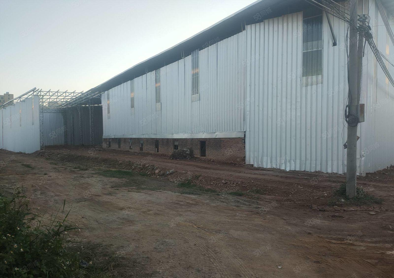 龙溪镇靠桥头独院单层出租，厂房1500平方，空地800平方