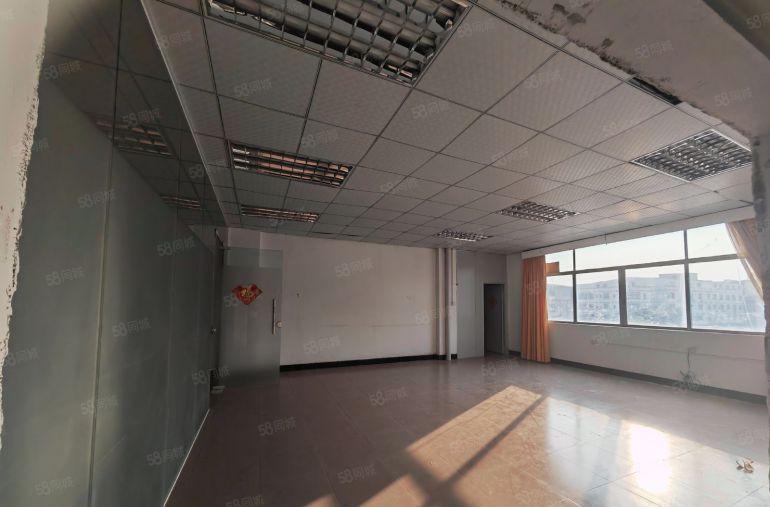 上南公园原房东厂房3楼1400平，现成办公室装修，2吨货梯