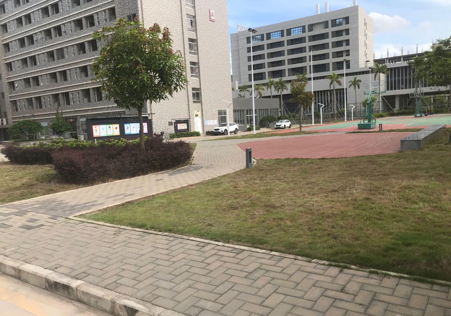 深汕特别合作区10000平原房东标准精装就厂房低价出租