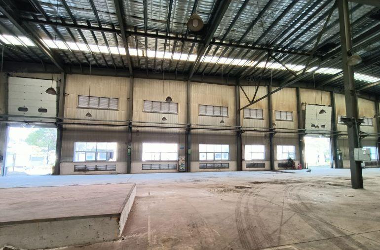 原房东20000平钢构厂房10米高可以分大量空地