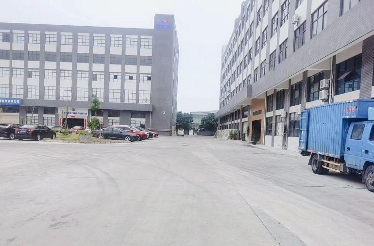 仲恺陈江，新出楼上2000平厂房仓库，低价出租带装修办公室。