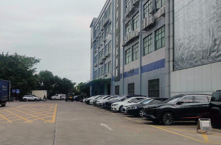 园区厂房精装修办公室，现成家具水电齐全原房东直租没有公摊