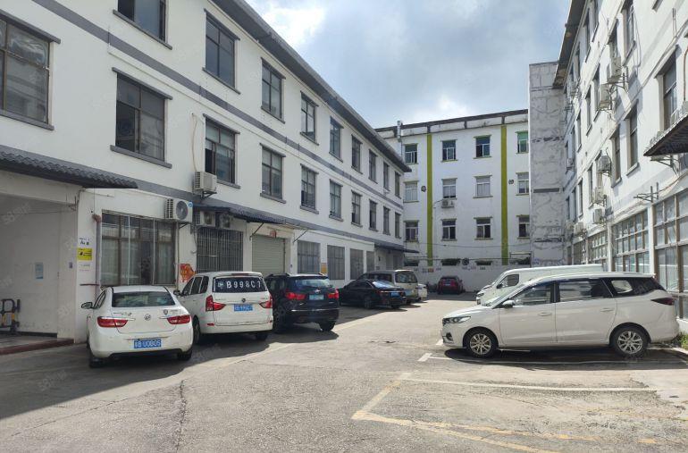 惠州陈江仲恺楼上精装修厂房低价出租1000平带3吨货梯易招工