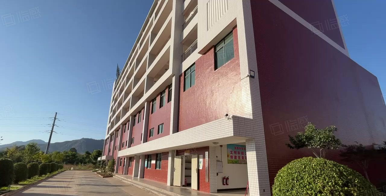 仲恺龙旗工业园旁边独院厂房8930平方低价出租可办环评