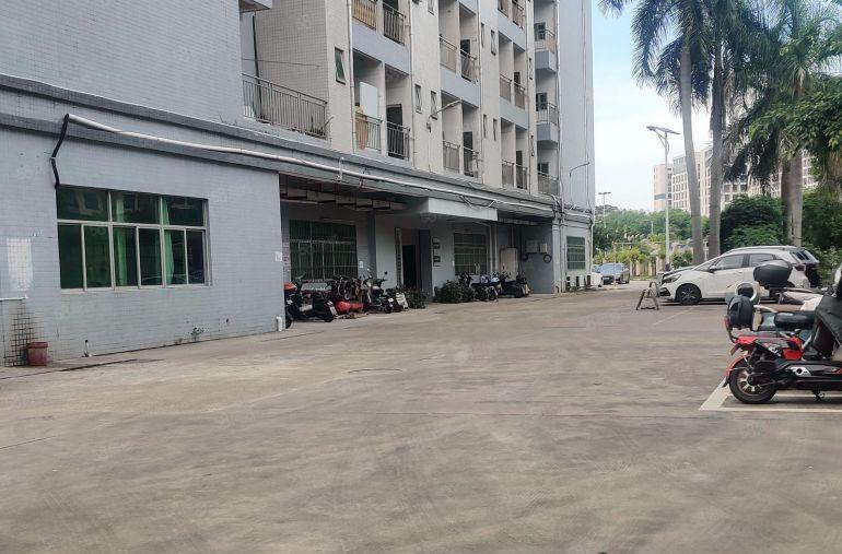 园区厂房精装修办公室，现成家具水电齐全原房东直租没有公摊