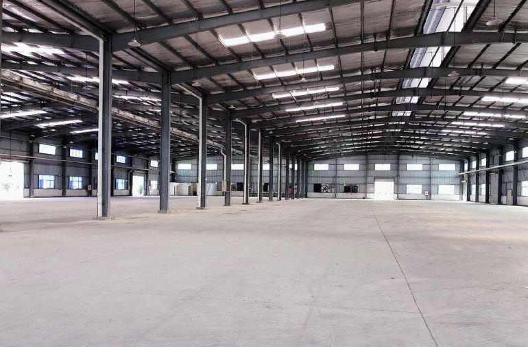 独门独院钢结构厂房仓库5000平18块出租，滴水10米。可分