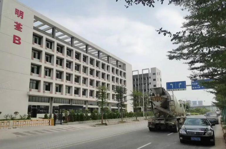 新出厂房仓库1000平一层出租，可办环评带卸货平台。带牛角。