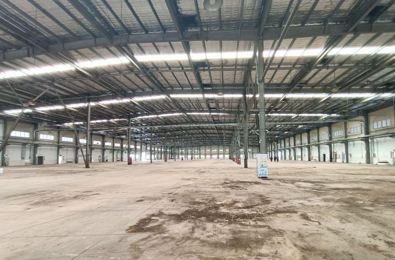 原房东20000平钢构厂房10米高可以分大量空地