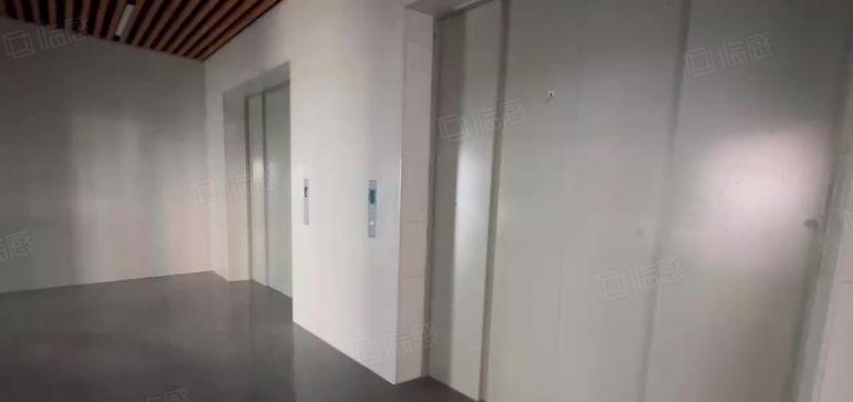 10块！原房东全新装修三楼一千平可分租五百带装修厂房低价出租