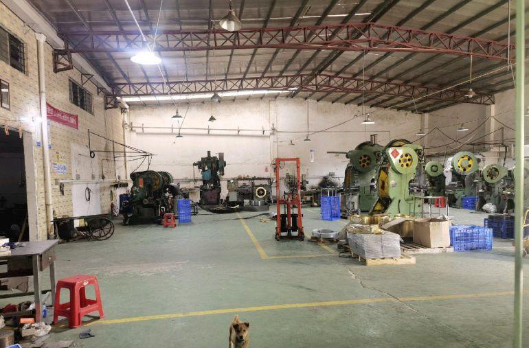 厂房1000方  分租一半或者400   或者600 可 分