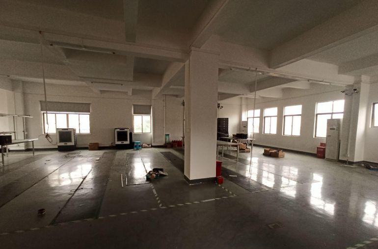 房东直租，1060平方，4层楼，无宿舍，送装修，2吨豪华电梯