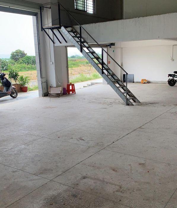 可做小型加工厂，有三箱电