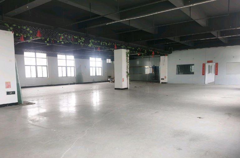 厂房位于惠南科技创业中心(孵化器)内