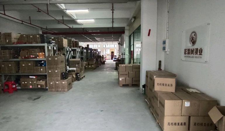 920平转租，厂房方正好安排，采光好，通透，新装修的办公室