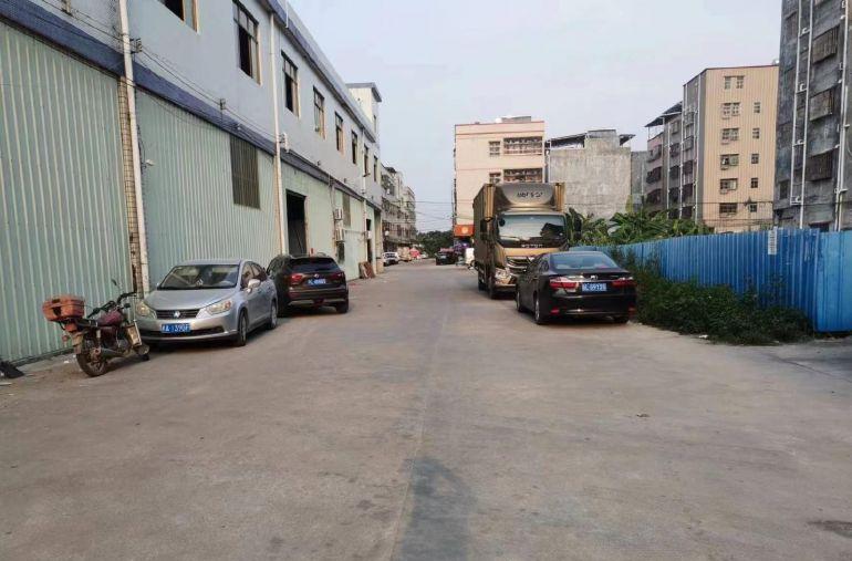 二楼2700平方，可分租