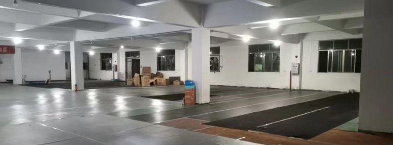 二楼2700平方，可分租