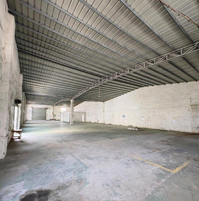 厂房靠近高速出口，空地大，货柜车好进好出