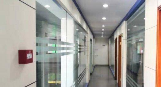 宝安石岩松柏路旁一楼1250平精装办公室出租！