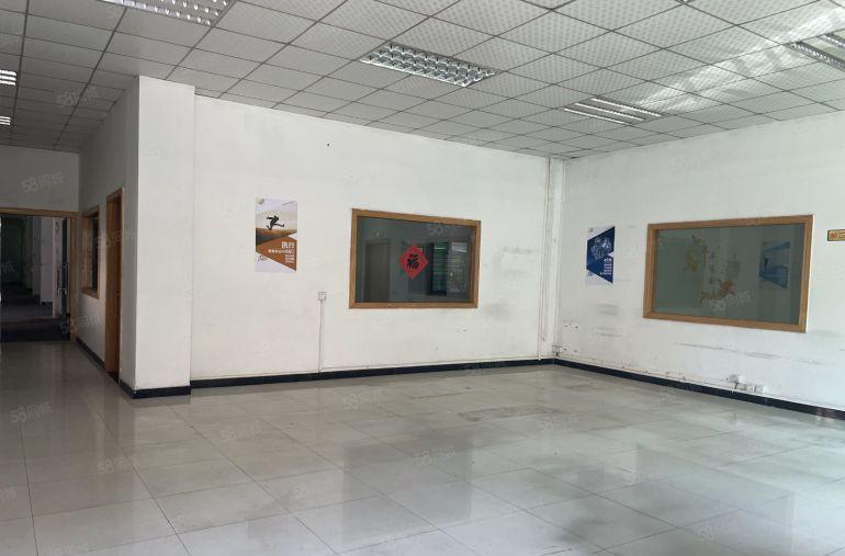 南城白马新空小面积一楼320平，带办公室宿舍