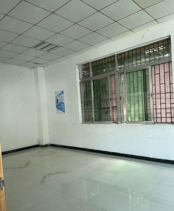 南城白马新空小面积一楼320平，带办公室宿舍