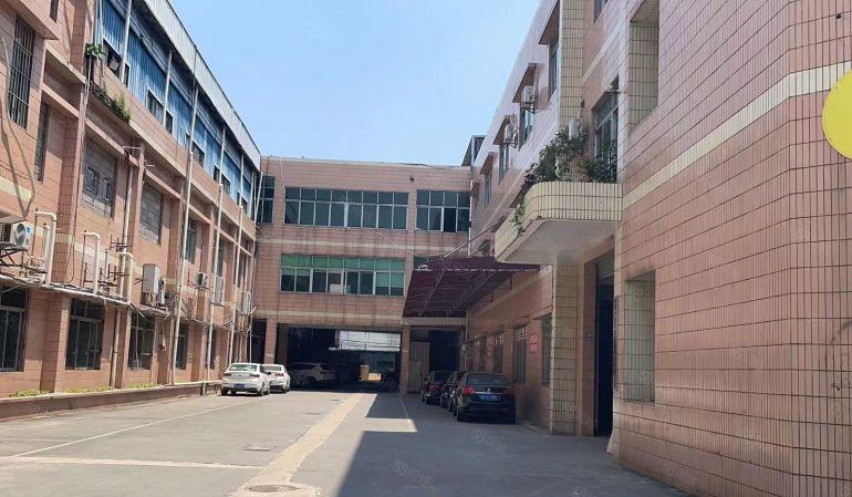 南城白马新空小面积一楼320平，带办公室宿舍