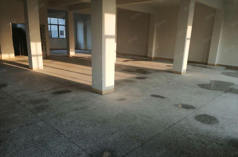 温塘附近厂房低价急租，每层580平，价格实惠，两吨电梯