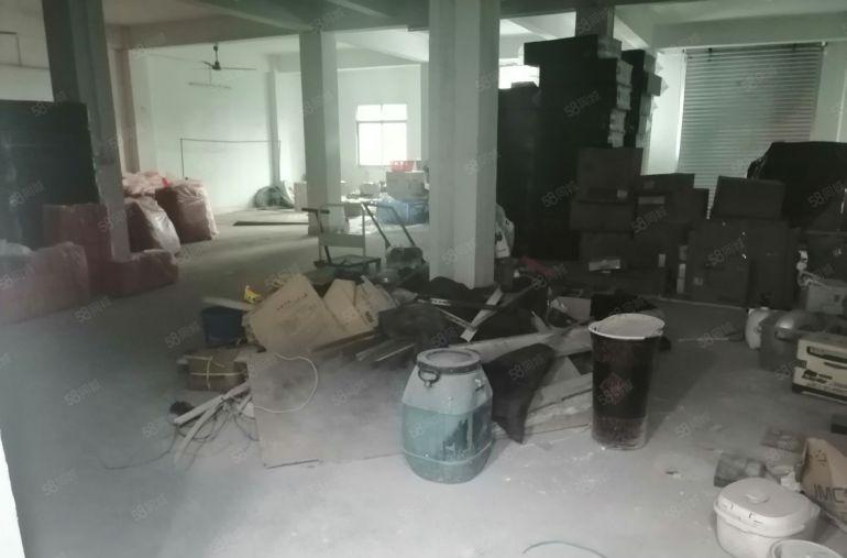 温塘附近厂房低价急租，每层580平，价格实惠，两吨电梯
