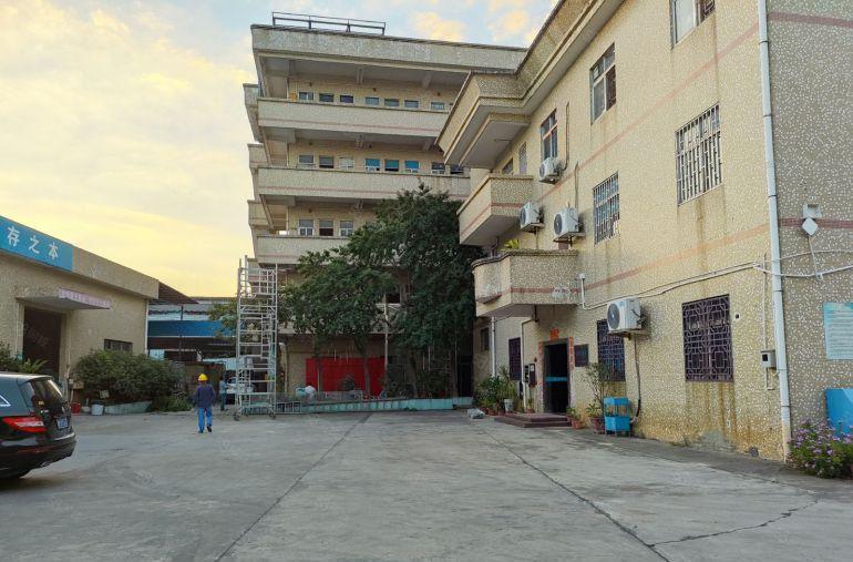 东城新出原房东独院单一层3300低价出租，大小可分，超大空地