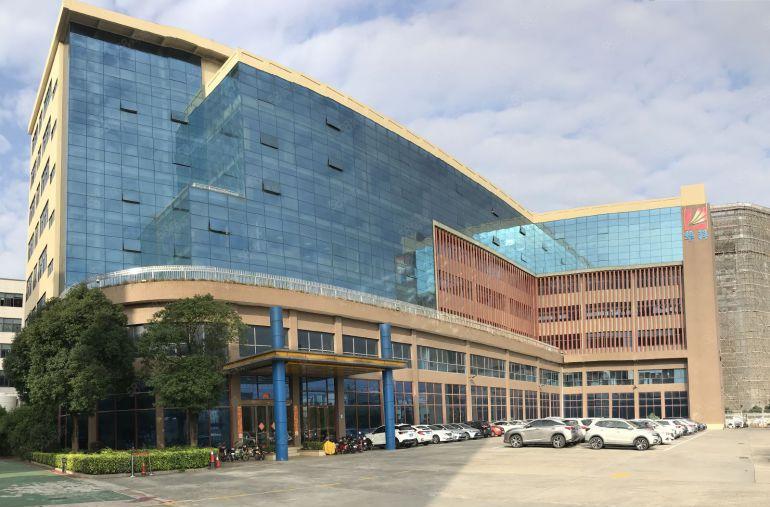 低价厂房出租500平方环境舒适，靠近商圈临近高速口！