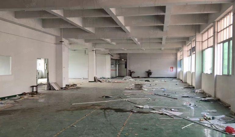 长安镇刚空出独院厂房，4500平方出租，工业用地水电齐全