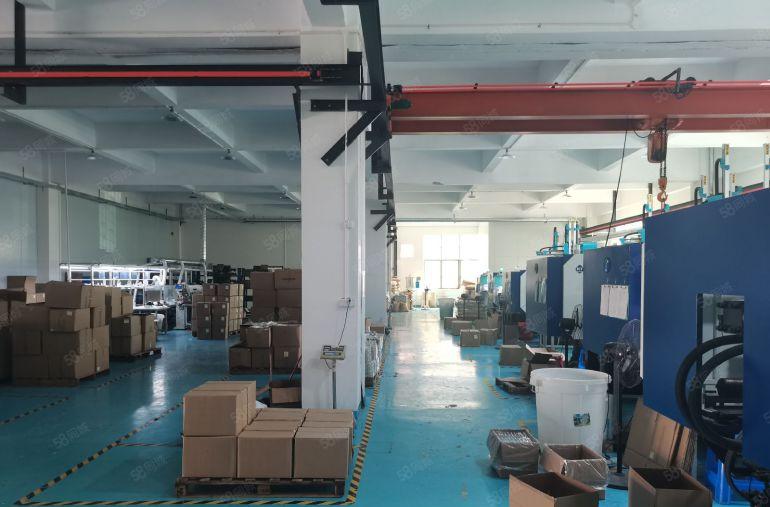 厦边一楼带航车1800平方水电齐全厂房出租！