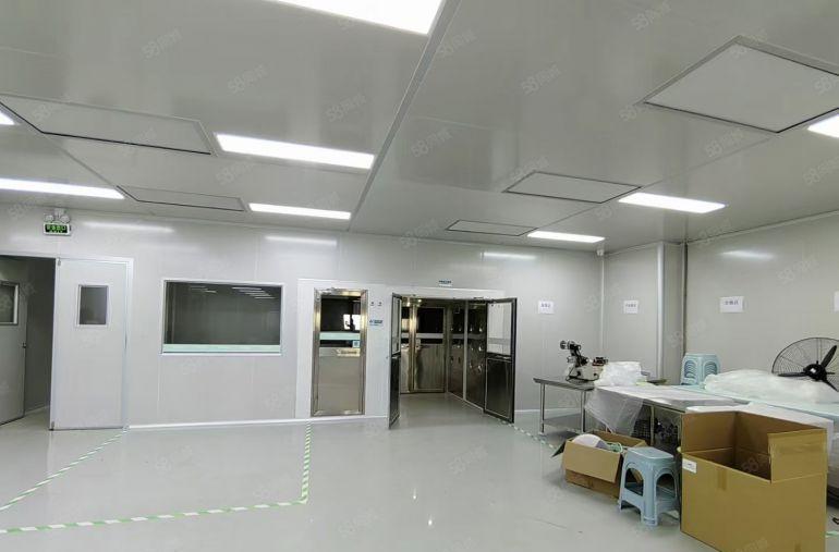 刚搬空楼上1600平方，精装修厂房出租，水电齐全，无需转让费