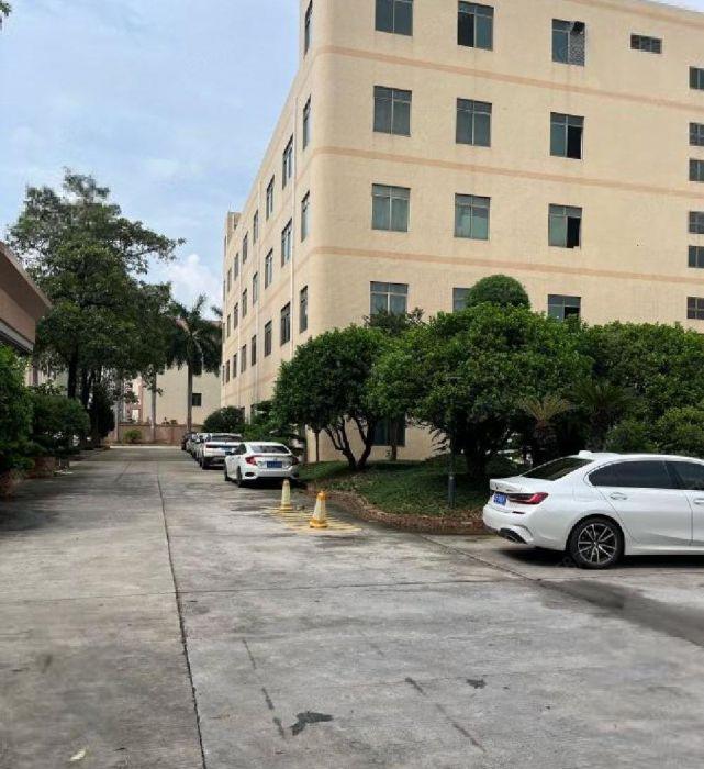 常平 常平 空地超大，原房东花园式油性家具喷油环评厂房出租，