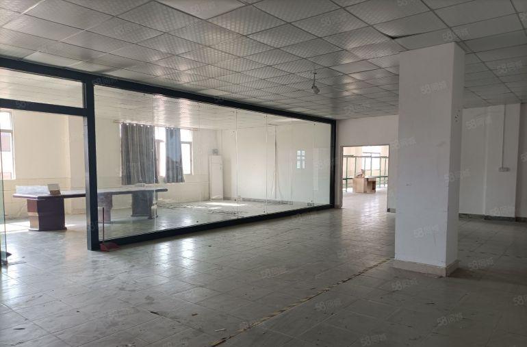 现成装修办公室3楼厂房1500平方出租，带全新地坪漆