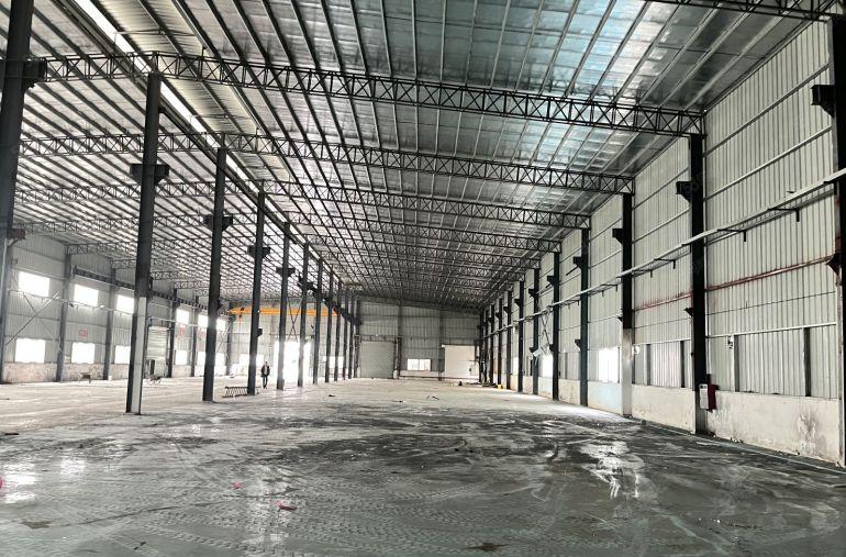 常平新出原房东独院。带独立办公室宿舍滴水十米带航车适合重工业