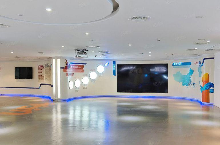 东莞市厚街镇豪装厂房出租，无需转让费，周边环境好，停车方便。