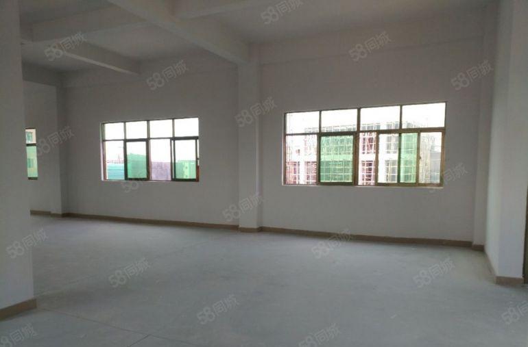 清湖头三楼一整层300平米厂房形象好，水电齐全租13元