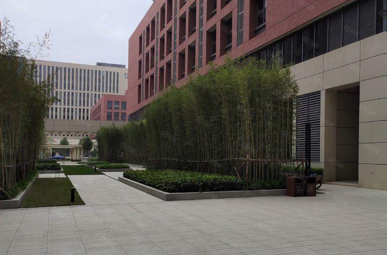 塘厦科苑城全新标准厂房带现成二次消防水磨石地面866平方出租