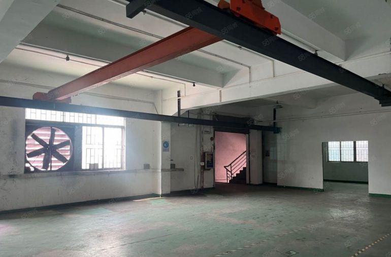 塘厦莲湖三层独院5300平标准厂房出租，周边人气旺，好招工